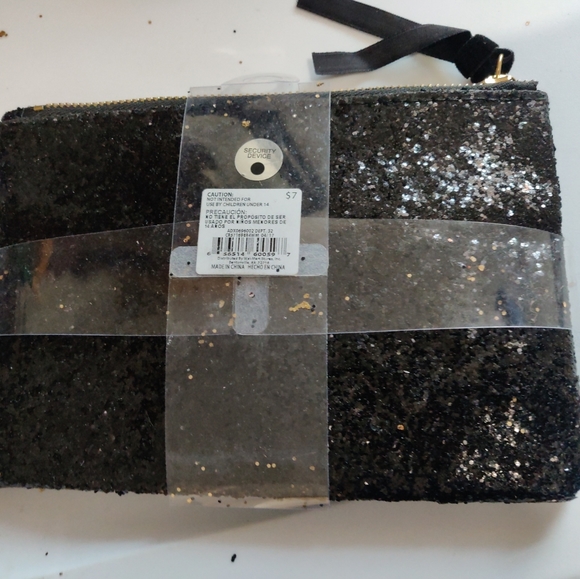 NWT Sparkle and shine wristlet and earring set ( black or gold) - Picture 5 of 5